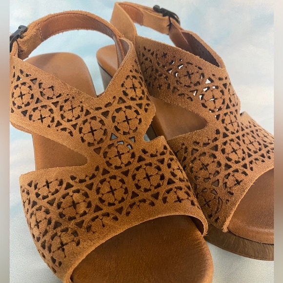 CLEARANCE! | Leather heeled platform sandal - Picture 5 of 8